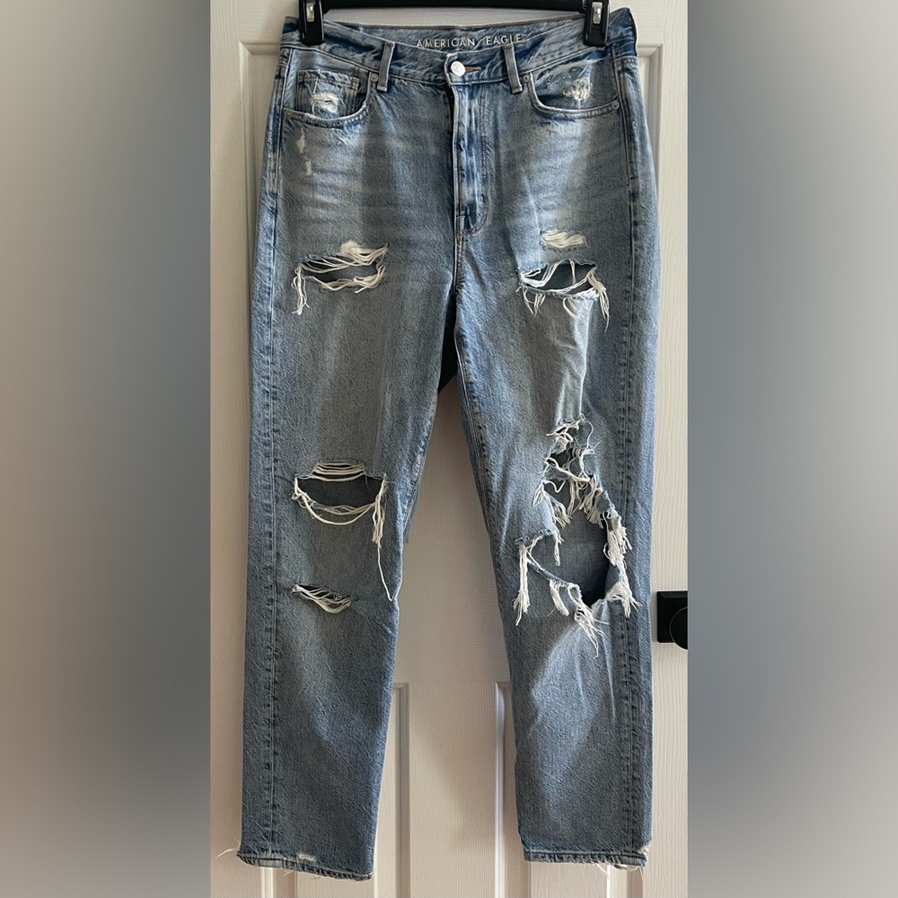American Eagle High Rise Mom Jean Distressed Ripped 8 Regular